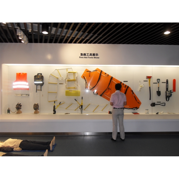 急救装备展示（不含柜体）